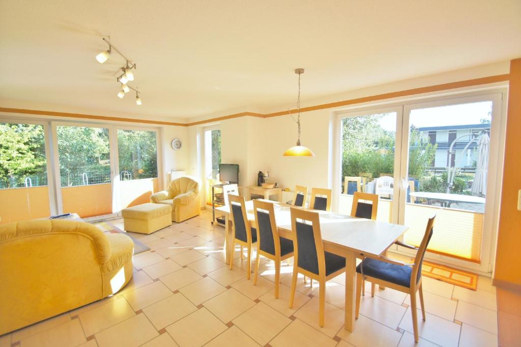 Huus bi de Kark EG room 2